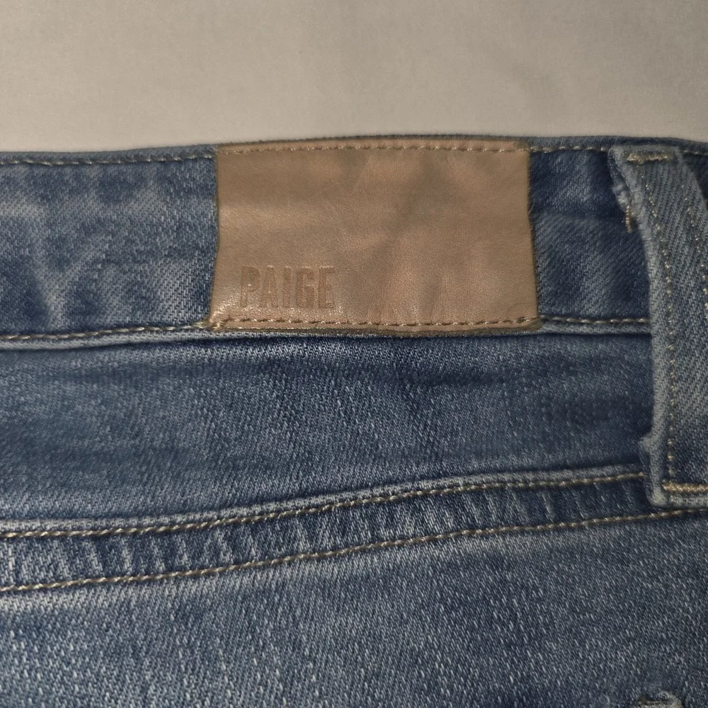 Paige Women's Slim Medium‎ Wash Blue Denim Jeans Distressed Hem Size 32 Stretch